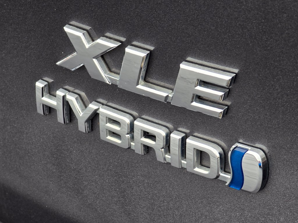 Used 2021 Toyota RAV4 XLE w/ Convenience Package AWD/4WD image 13