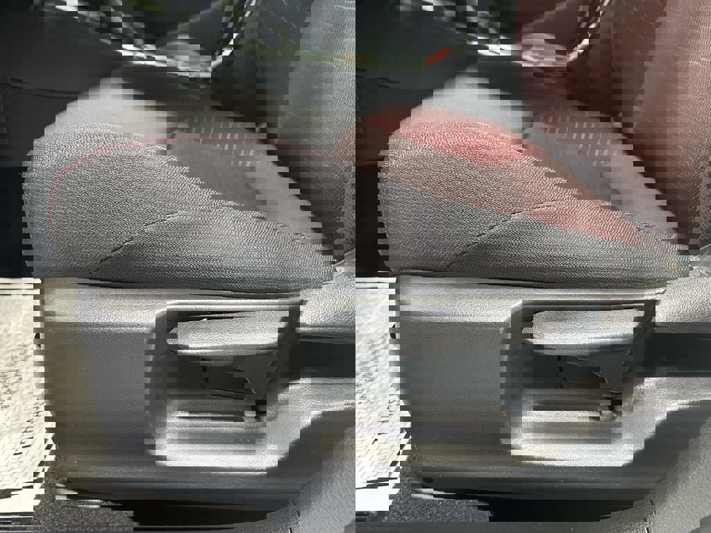 Used 2025 Toyota Corolla SE w/ SE Premium Package image 12