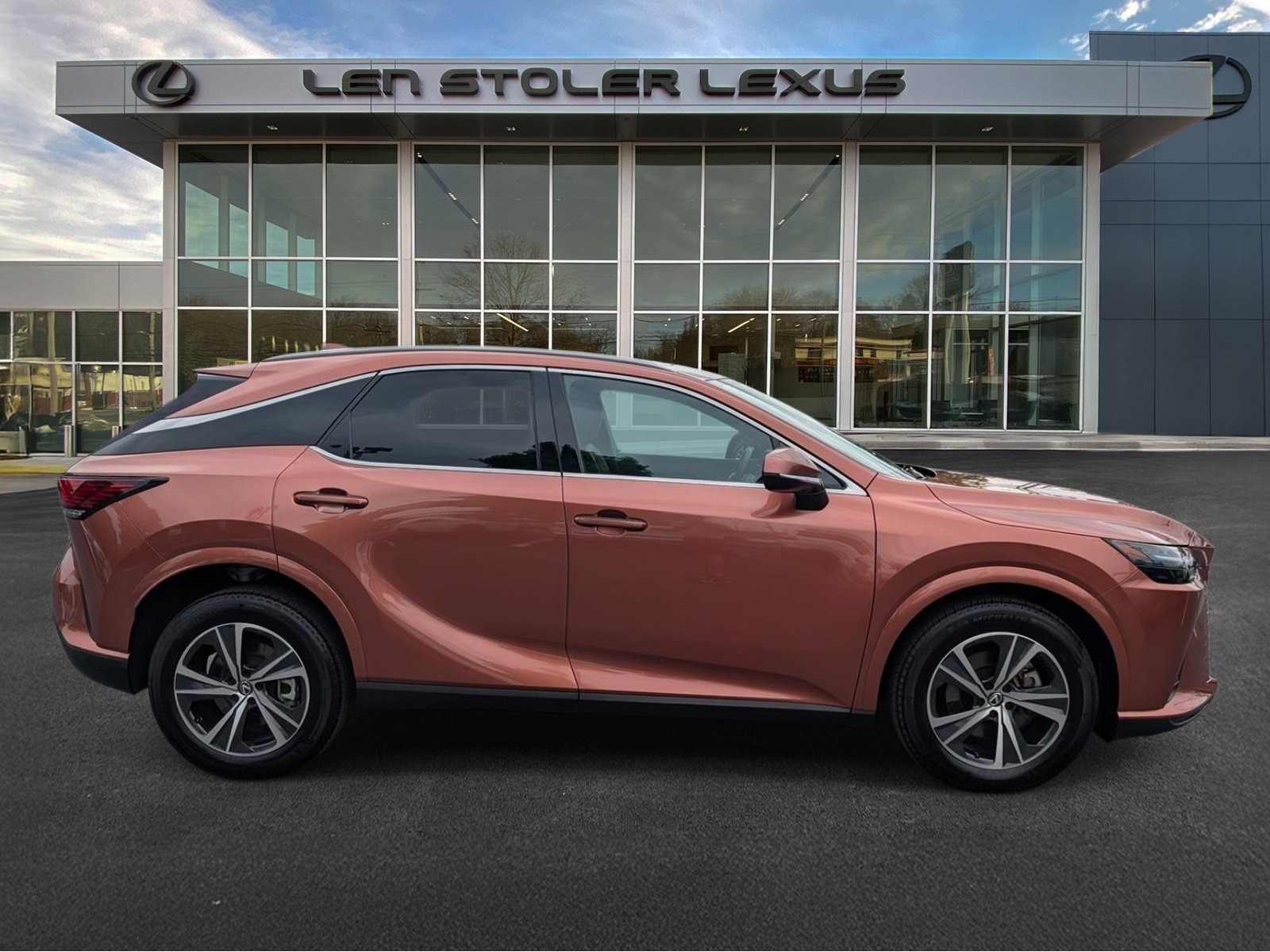 Certified 2025 Lexus RX 350 Premium w/ Accessory Package AWD/4WD image 2