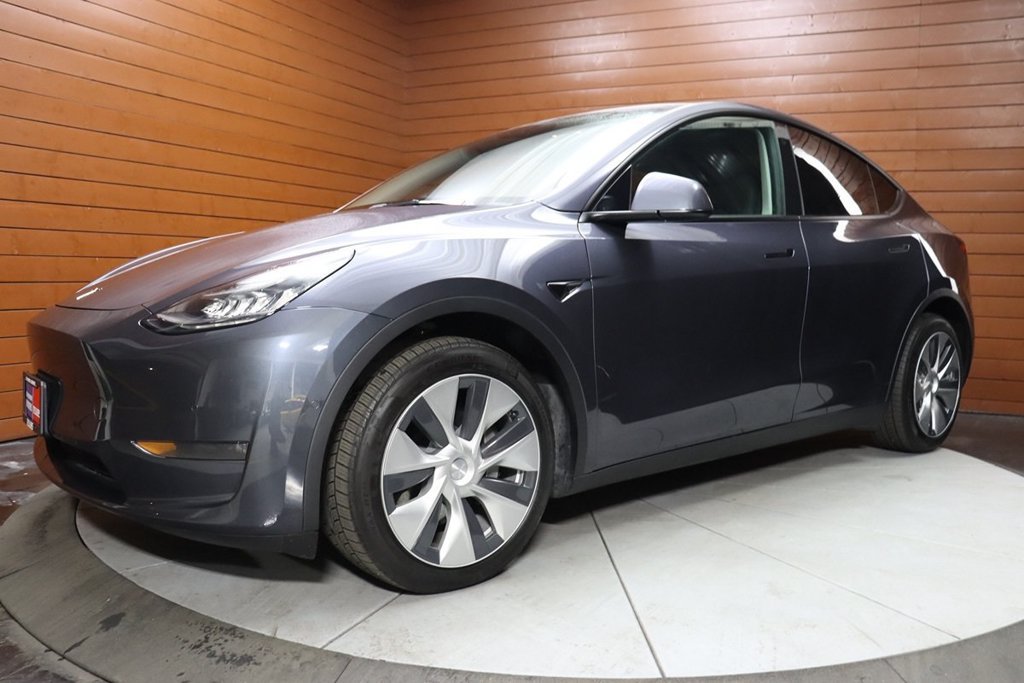 Used 2023 Tesla Model Y Long Range AWD/4WD image 1
