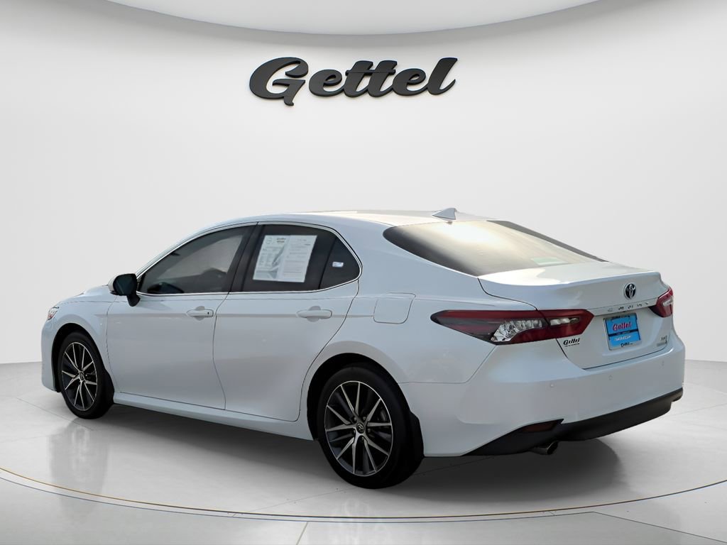 Used 2022 Toyota Camry XLE w/ Navigation Upgrade Package image 7