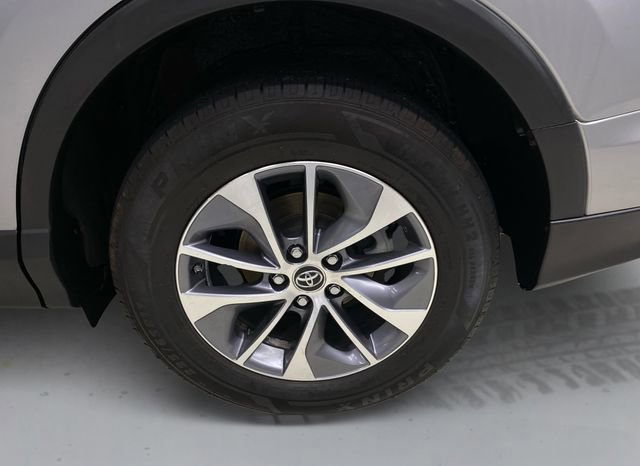 Used 2018 Toyota RAV4 XLE AWD/4WD image 18