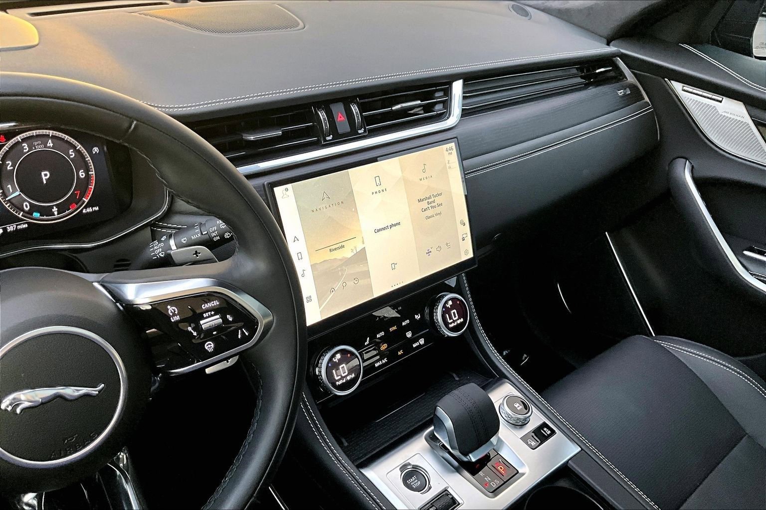 Used 2026 Jaguar F-PACE R-Dynamic S image 32