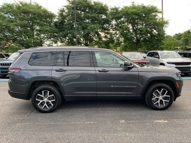 Used 2023 Jeep Grand Cherokee L Limited AWD/4WD image 8