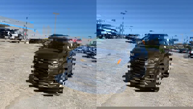 Used 2018 Chevrolet Trax LT w/ LT Convenience Package image 4