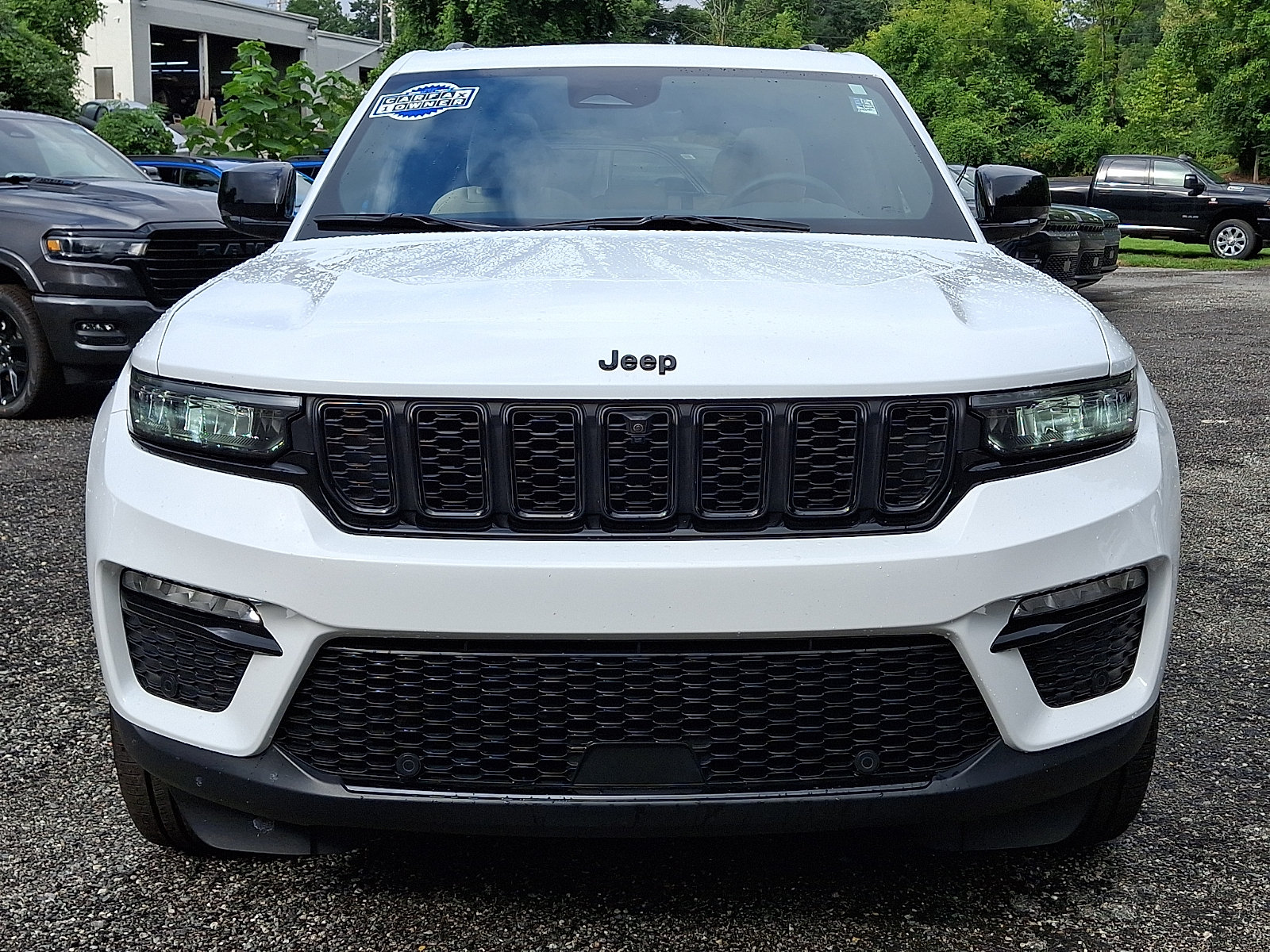 Used 2025 Jeep Grand Cherokee Limited w/ Luxury Tech Group II AWD/4WD image 2