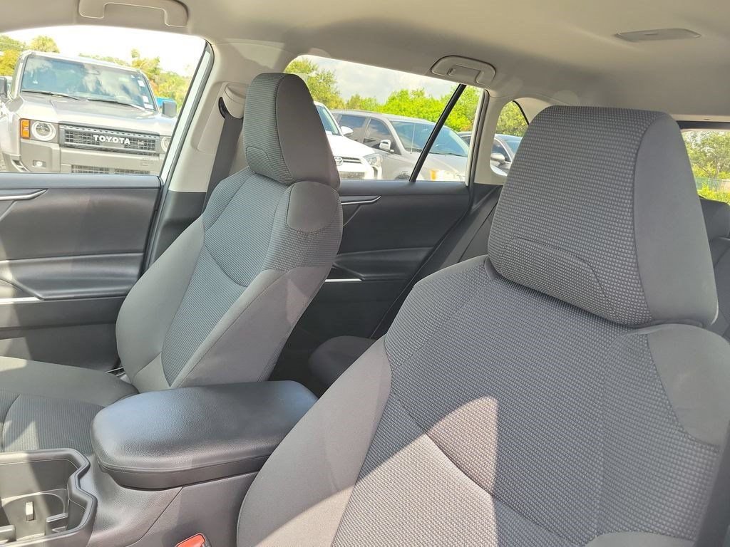 Certified 2024 Toyota RAV4 LE AWD/4WD image 21