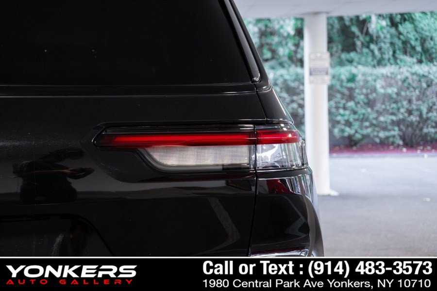 Used 2023 Jeep Grand Cherokee L Laredo AWD/4WD image 22