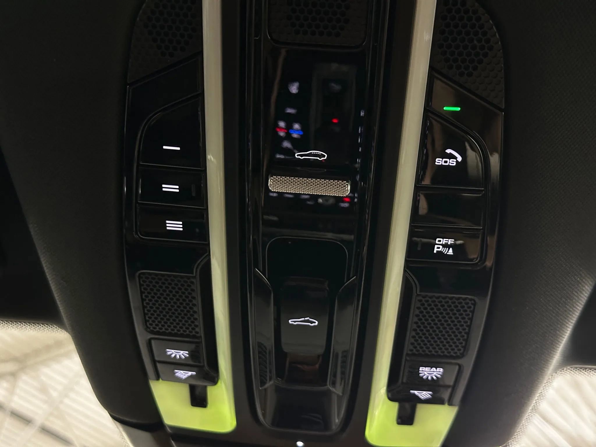 Used 2022 Porsche Cayenne Platinum Edition w/ Premium Package Plus image 47