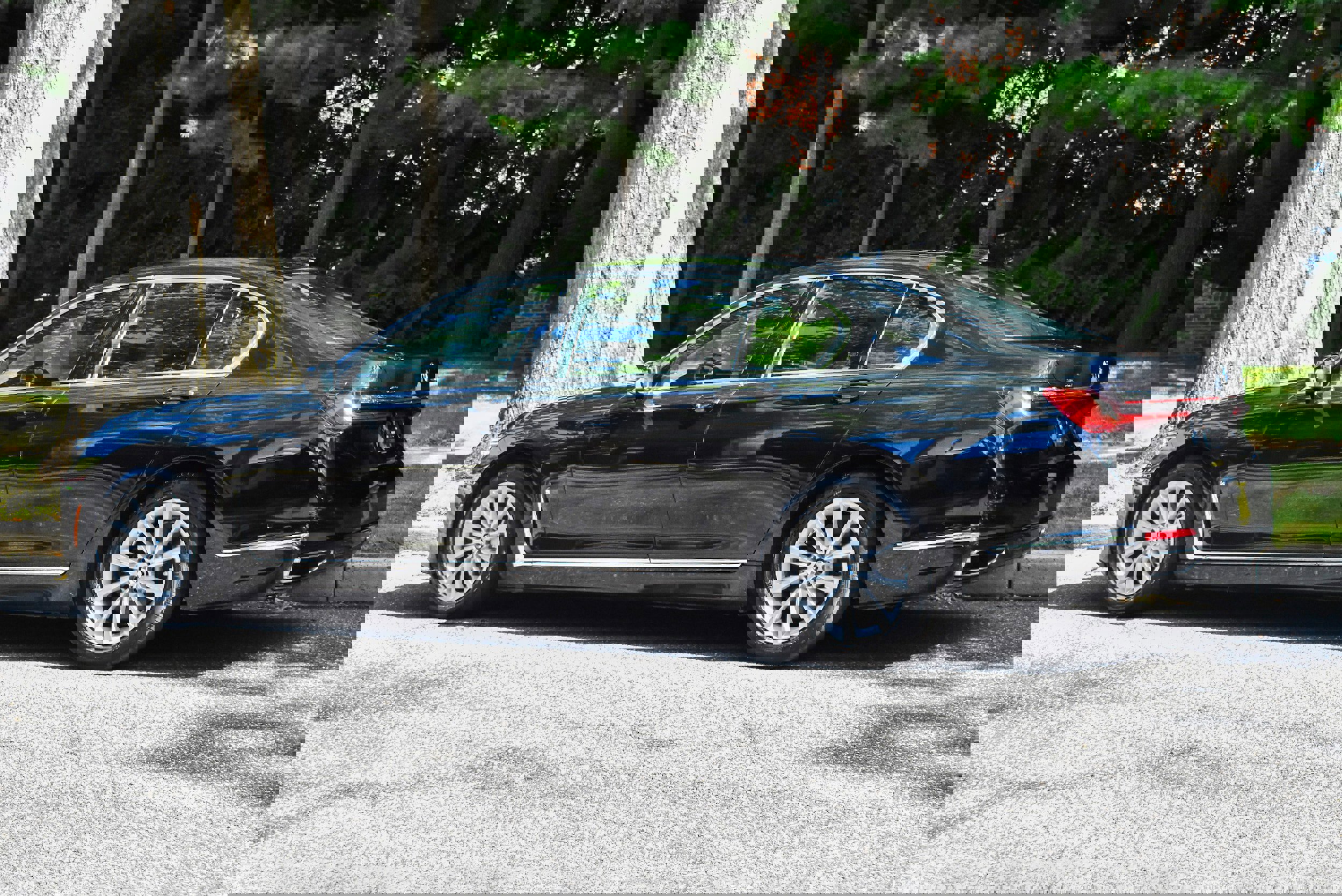 Used 2020 BMW 740i xDrive w/ Cold Weather Package image 5