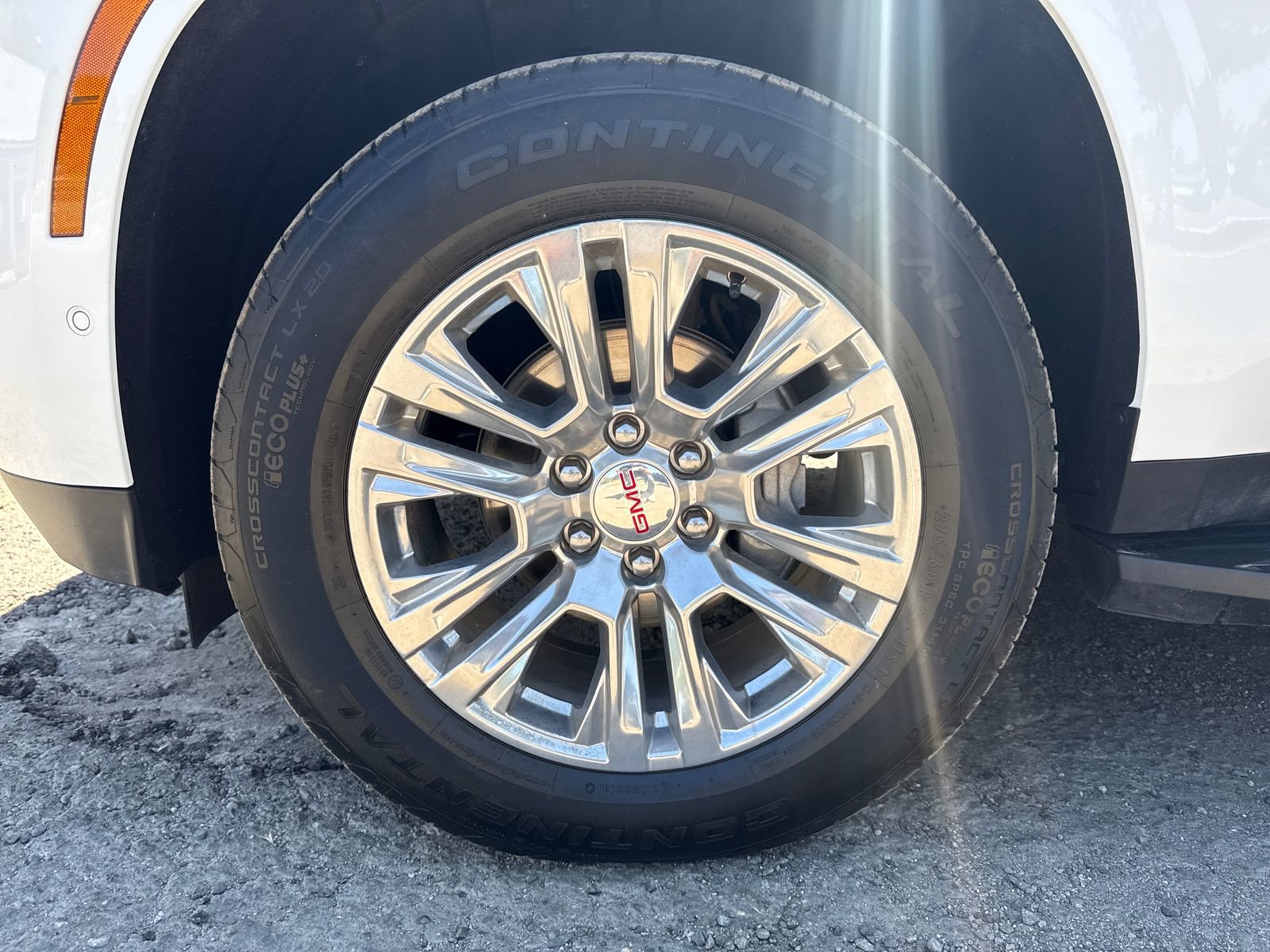 Used 2025 GMC Yukon XL Denali AWD/4WD image 27