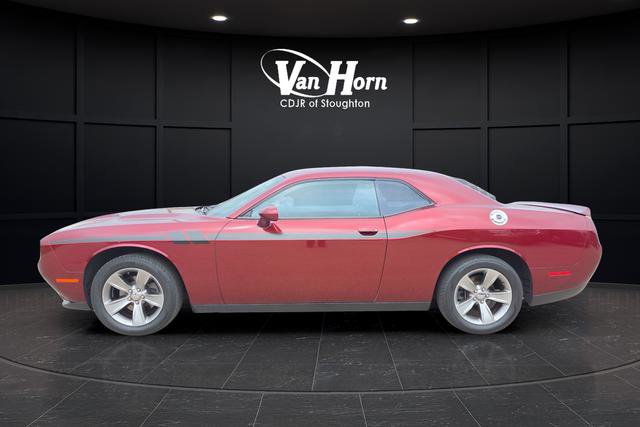 Used 2019 Dodge Challenger SXT RWD image 4