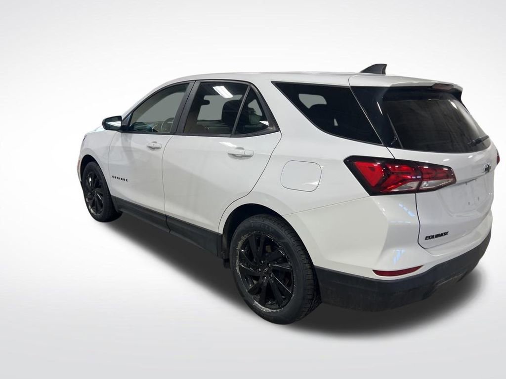 Used 2023 Chevrolet Equinox LS w/ LS Convenience Package image 2