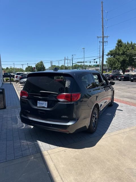 Used 2019 Chrysler Pacifica Touring Plus w/ S Appearance Package FWD image 10