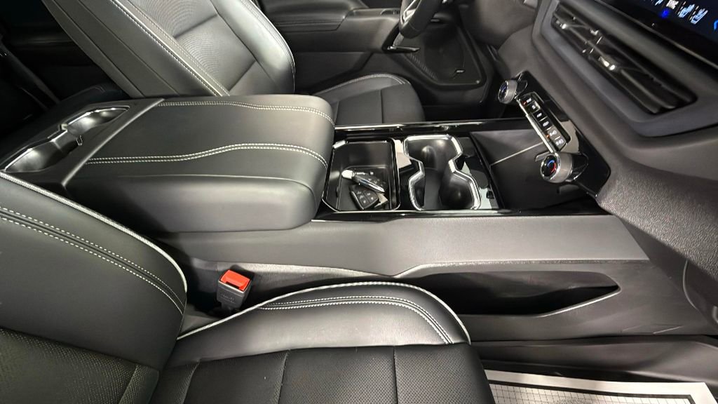 Certified 2025 Chevrolet Silverado EV LT image 36