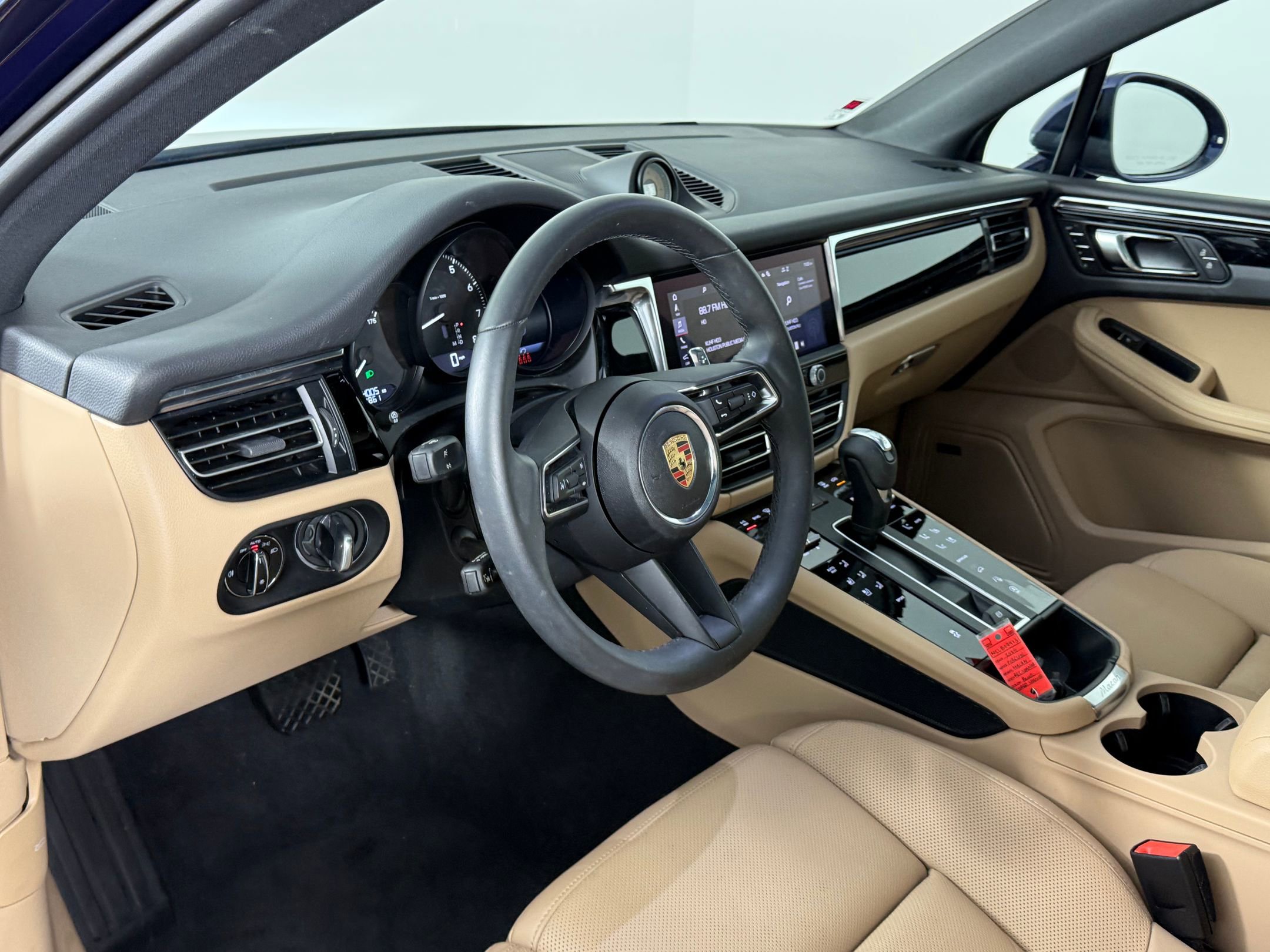 New 2025 Porsche Macan image 4