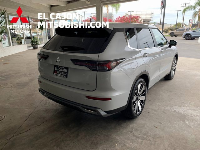 New 2025 Mitsubishi Outlander SE image 3