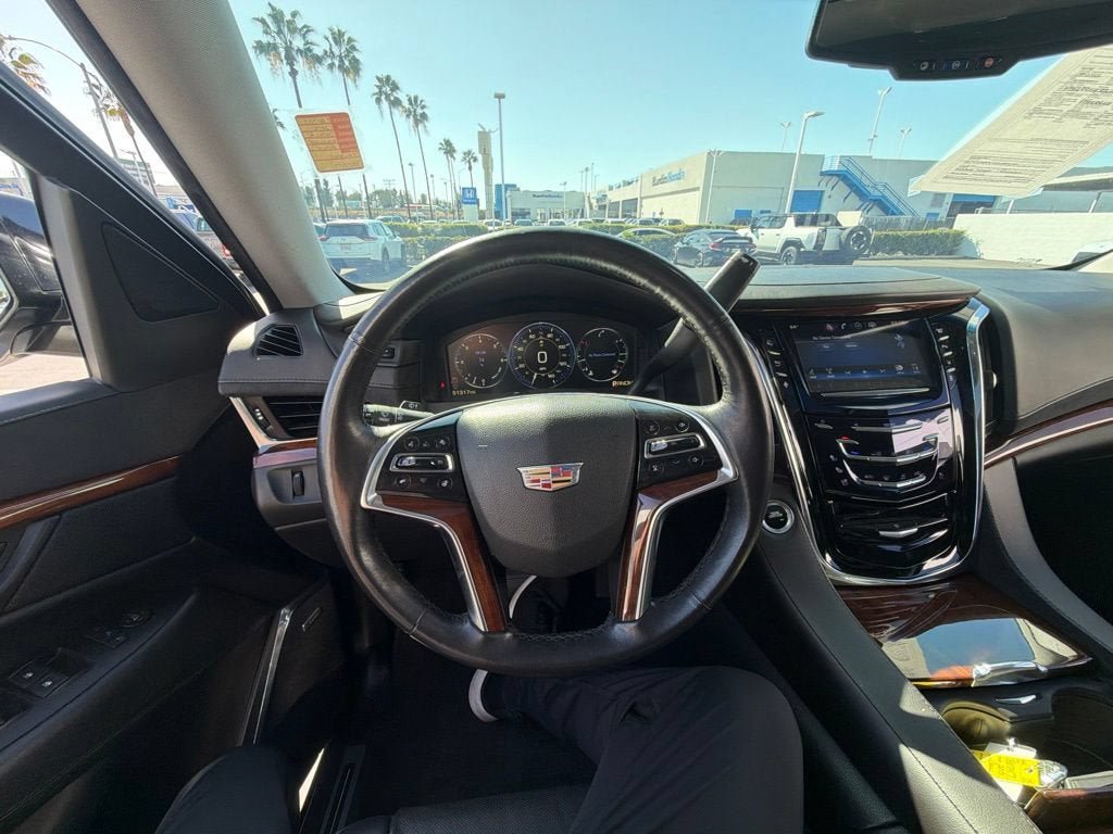 Used 2015 Cadillac Escalade ESV Luxury RWD image 16