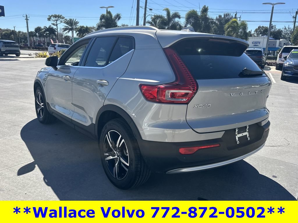 Used 2025 Volvo XC40 B5 Core image 8