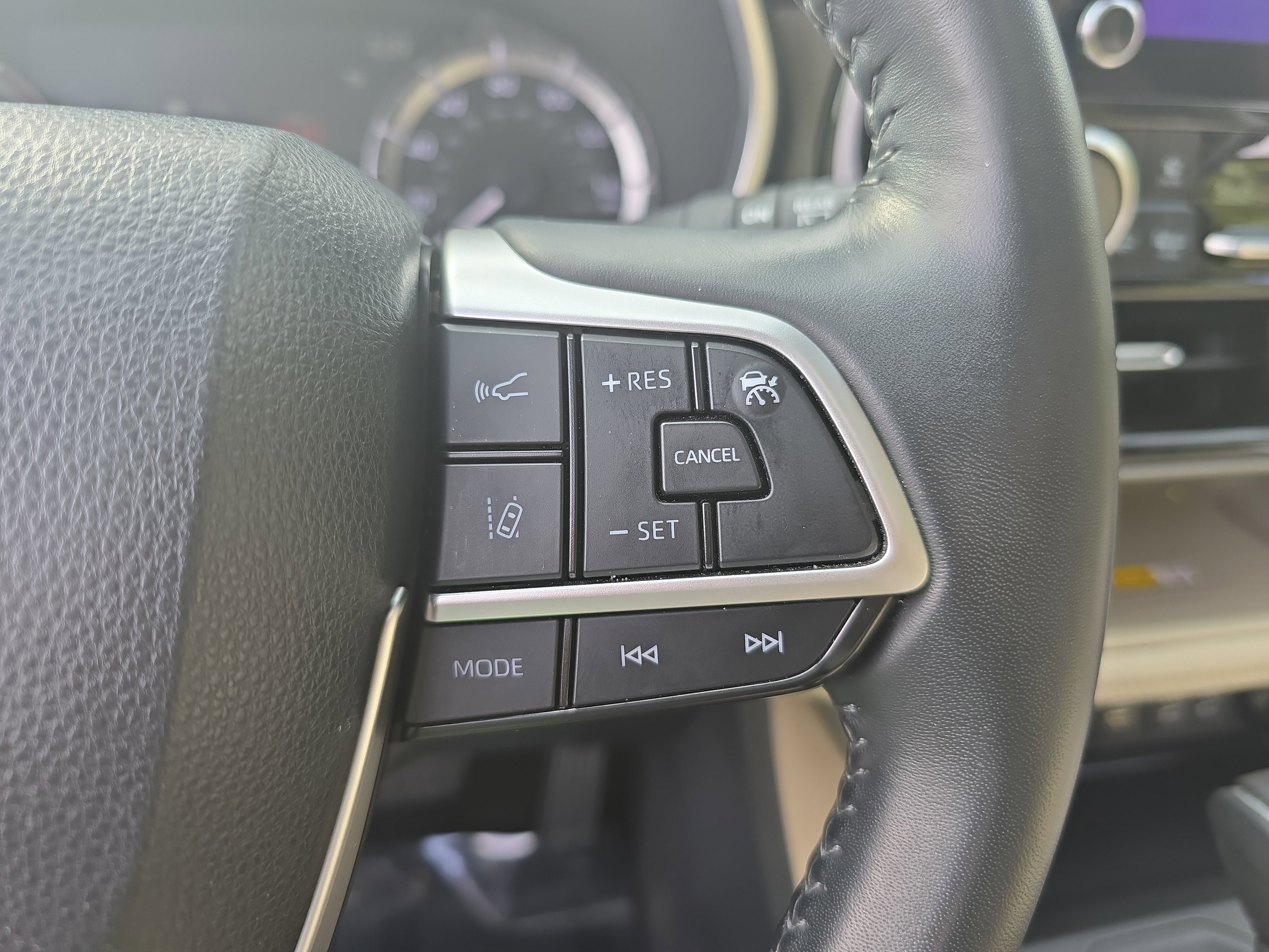 Used 2023 Toyota Highlander XLE image 19