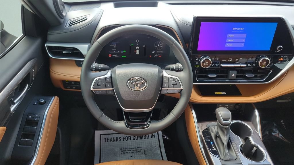 Used 2023 Toyota Highlander Platinum FWD image 12