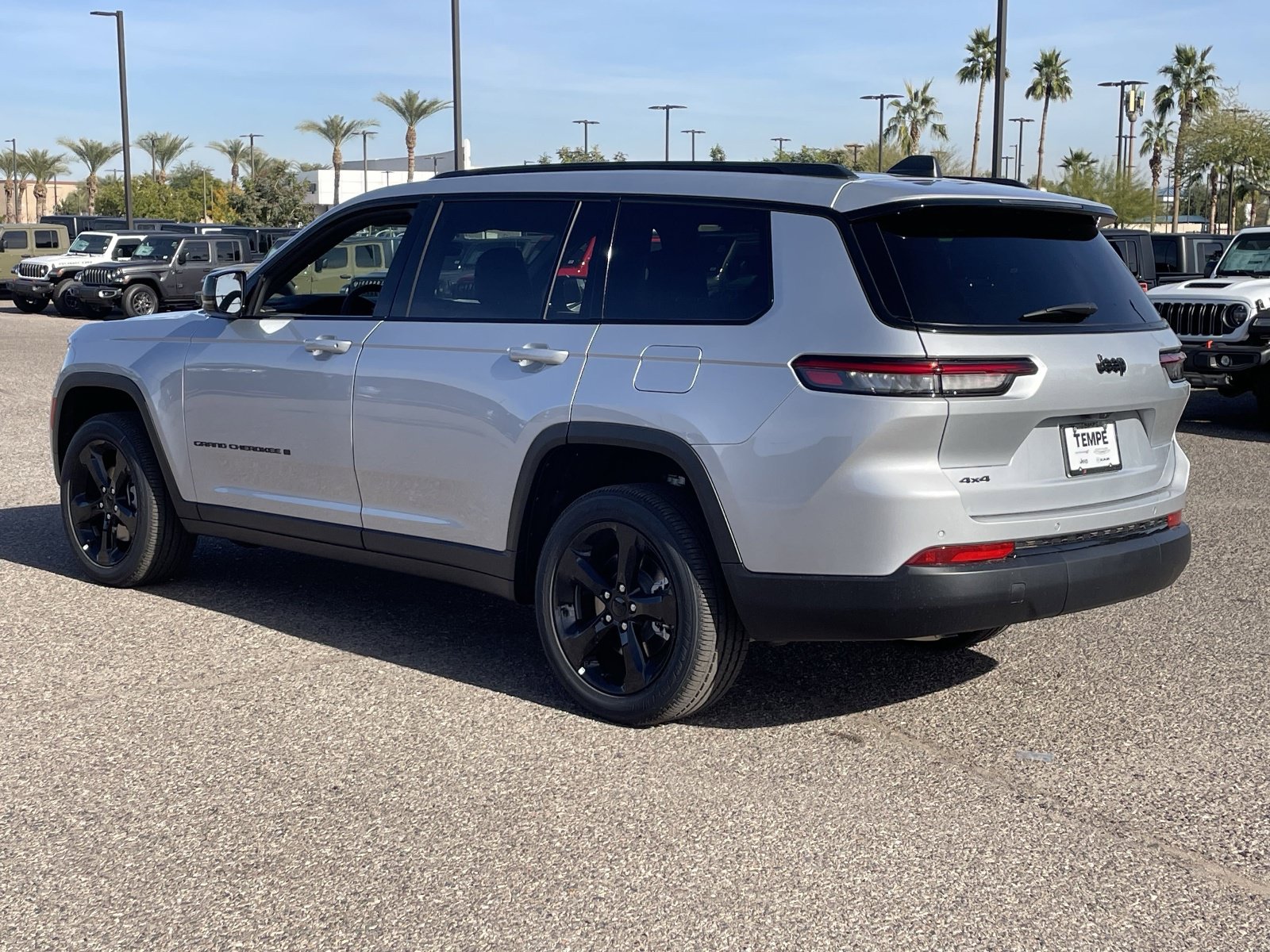 New 2025 Jeep Grand Cherokee L Altitude AWD/4WD image 3