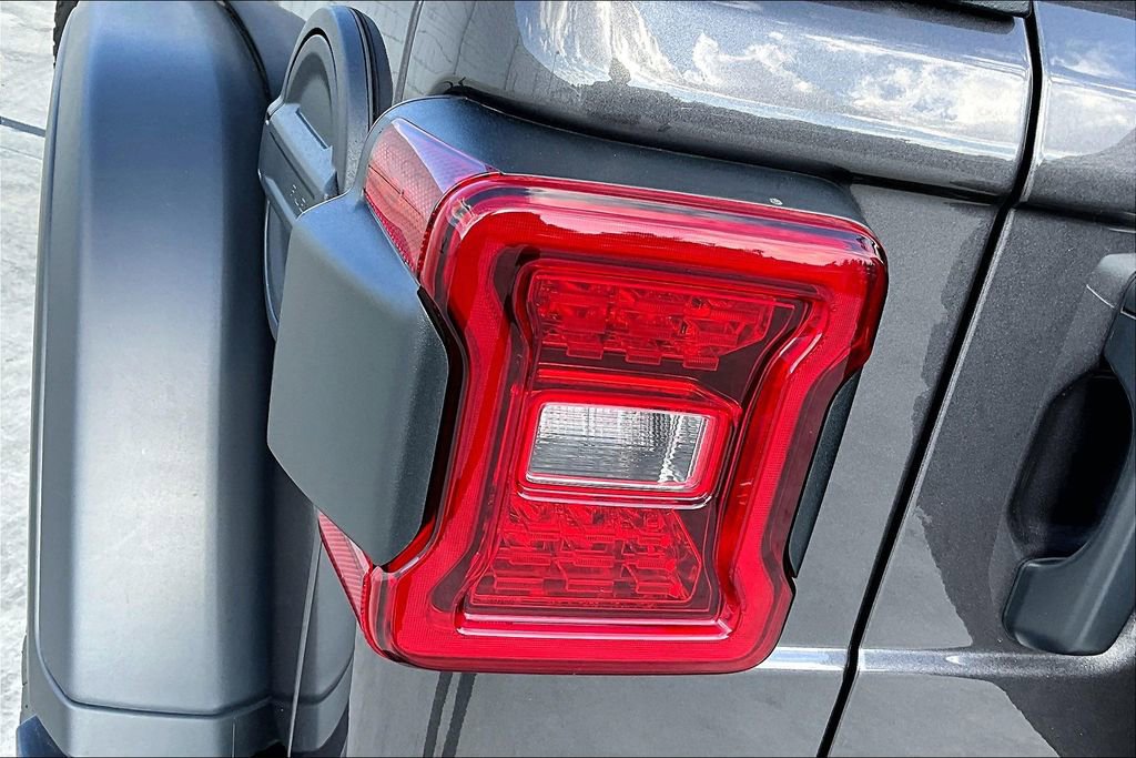 New 2025 Jeep Wrangler Unlimited Rubicon w/ Convenience Group image 29