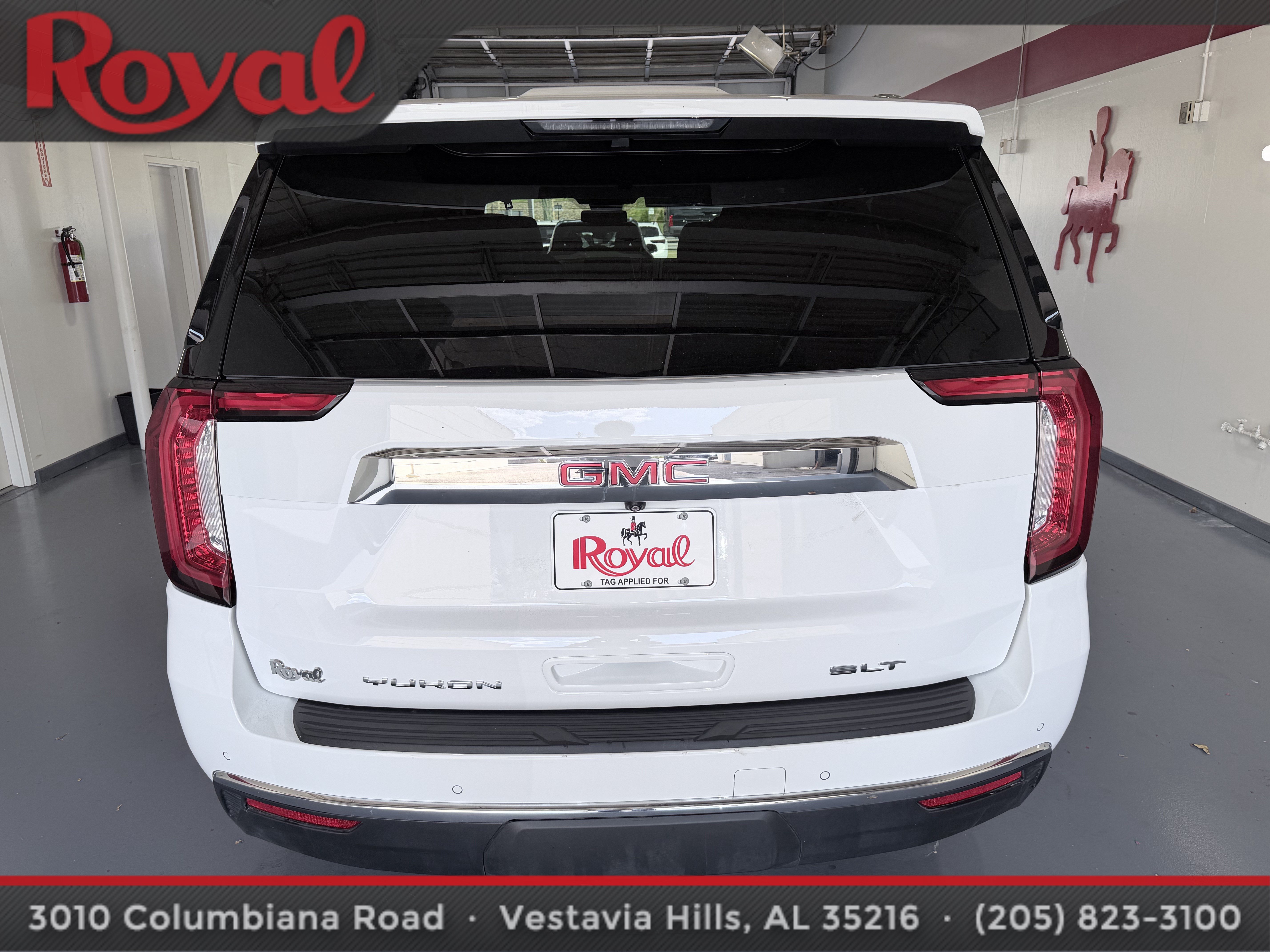 Used 2024 GMC Yukon XL SLT w/ SLT Luxury Package RWD image 5