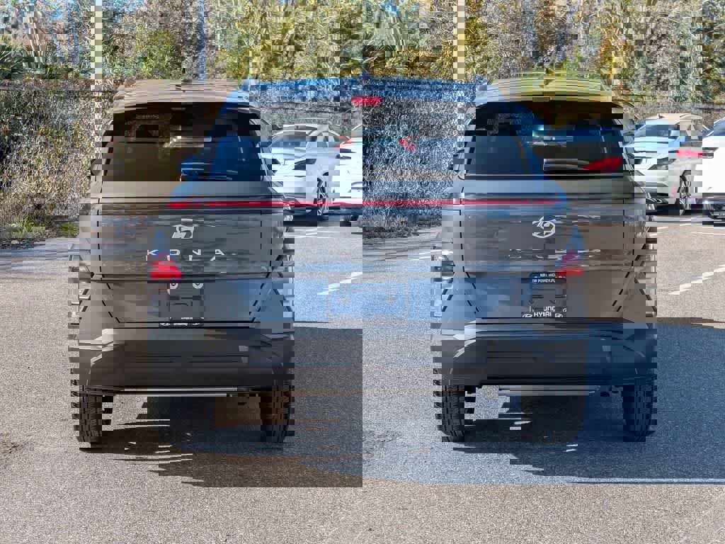 Used 2025 Hyundai Kona SEL image 4
