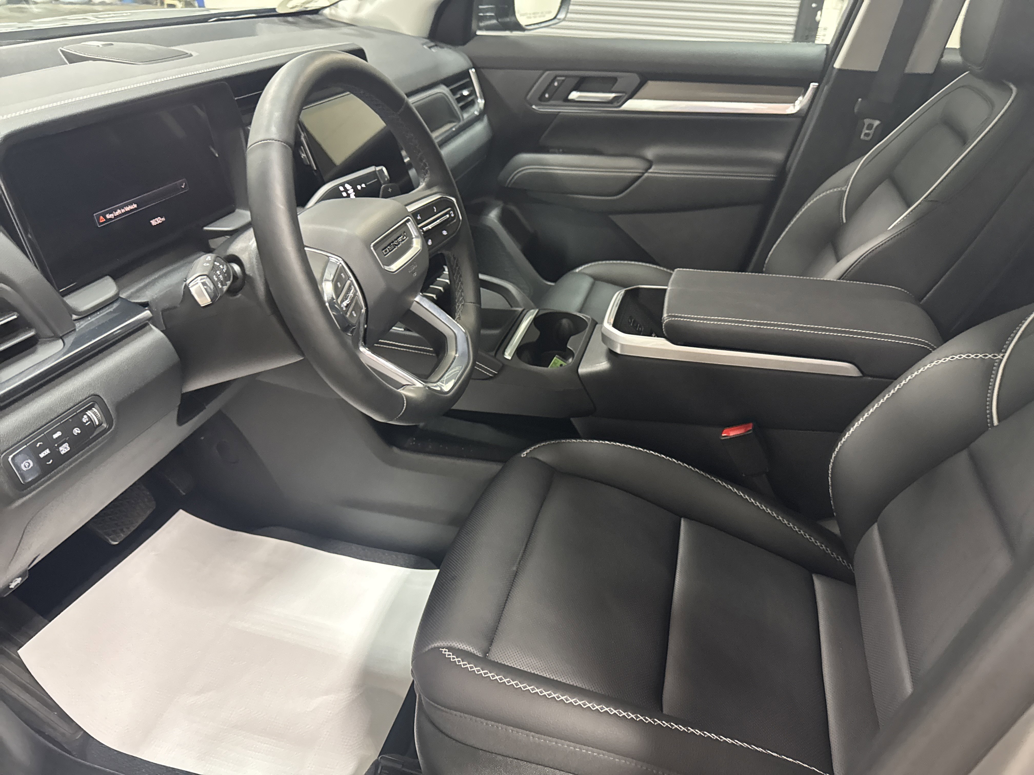 Used 2026 GMC Terrain Denali w/ LPO, Black Badging Package AWD/4WD image 12