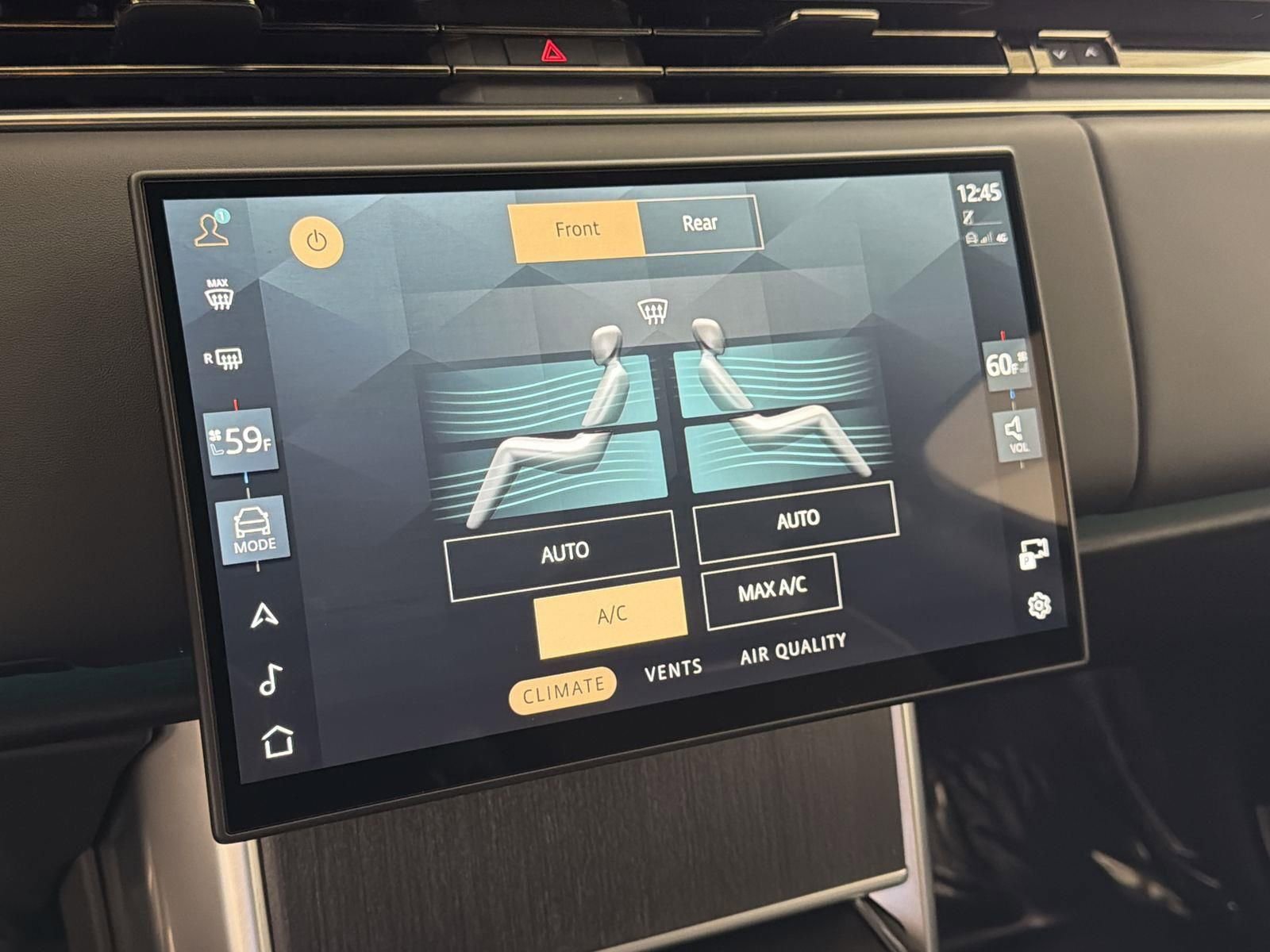 Certified 2025 Land Rover Range Rover SE image 13