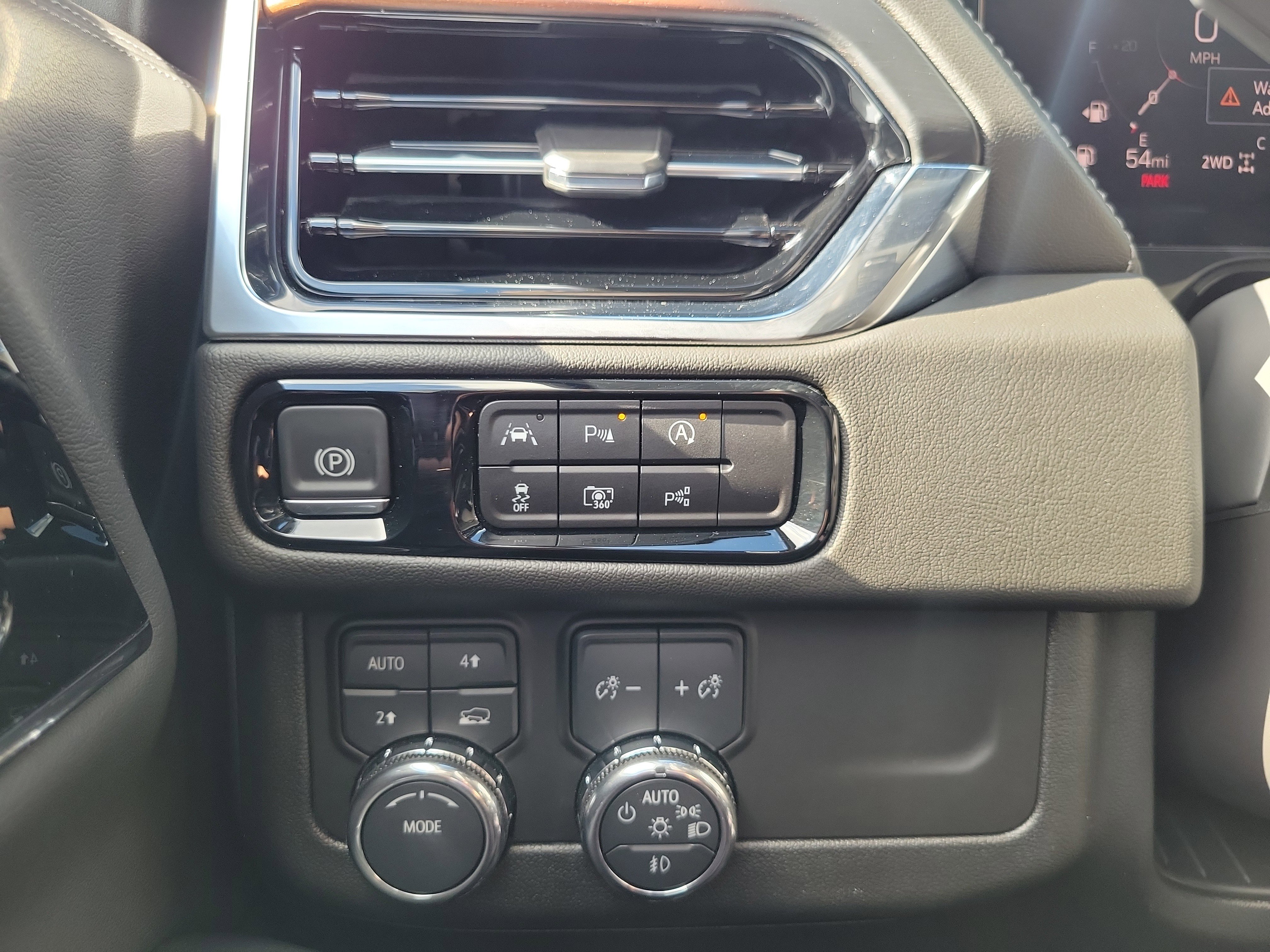 Used 2025 GMC Yukon XL Denali image 24