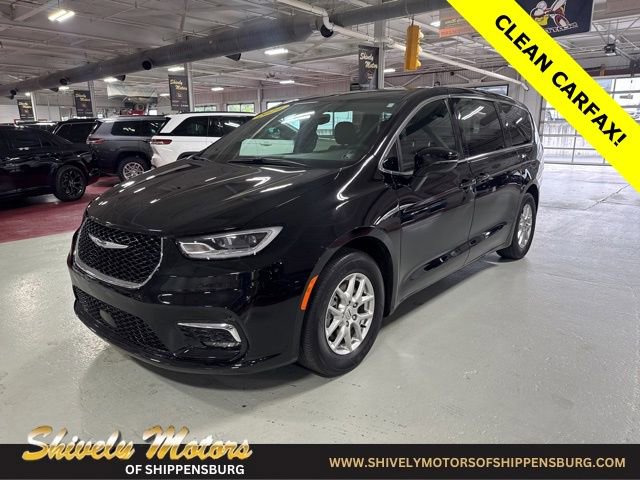 Used 2024 Chrysler Pacifica Touring