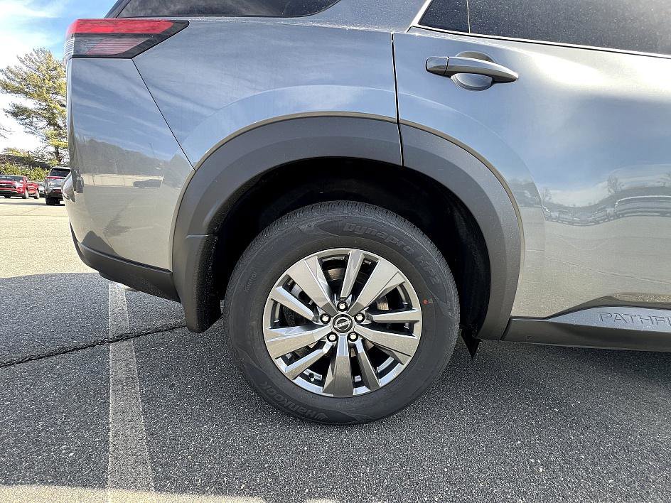 New 2026 Nissan Pathfinder S image 13
