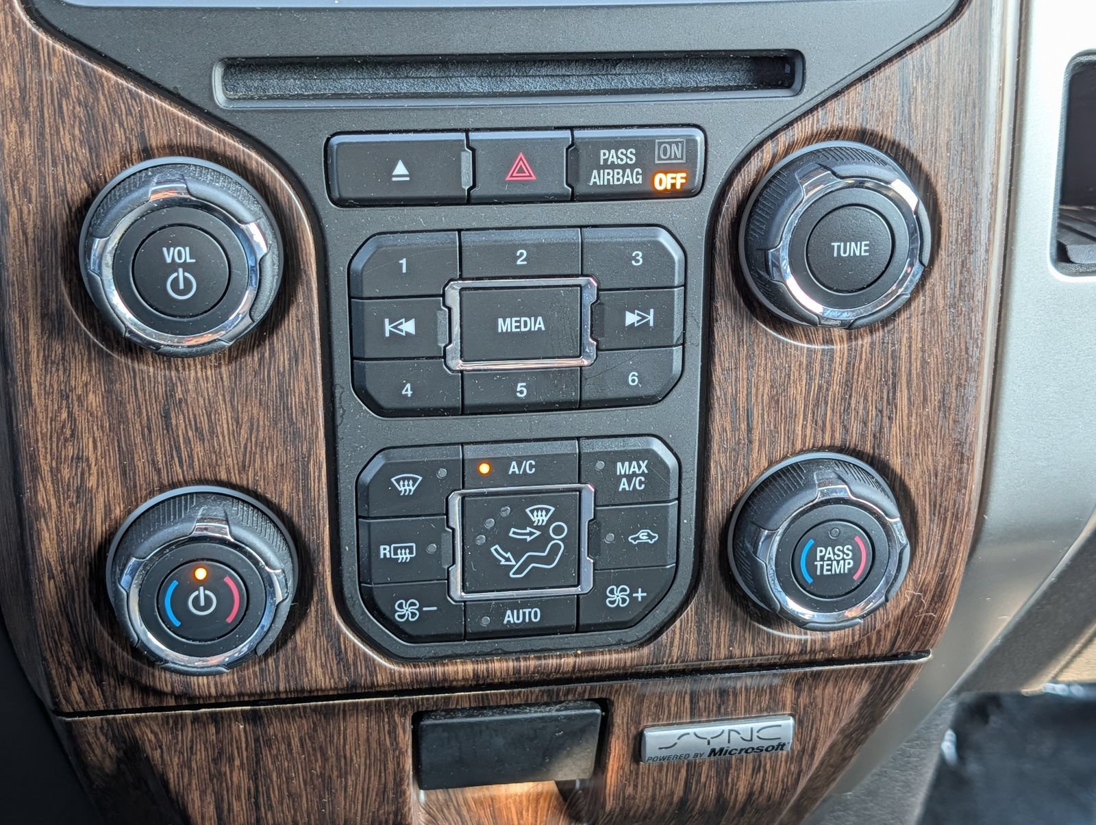 Used 2014 Ford F150 Lariat w/ Equipment Group 501A Mid AWD/4WD image 25