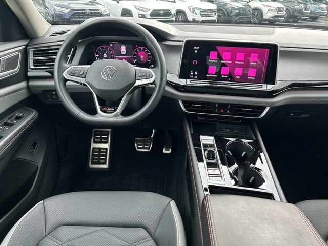 Used 2024 Volkswagen Atlas Peak Edition SE AWD/4WD image 18