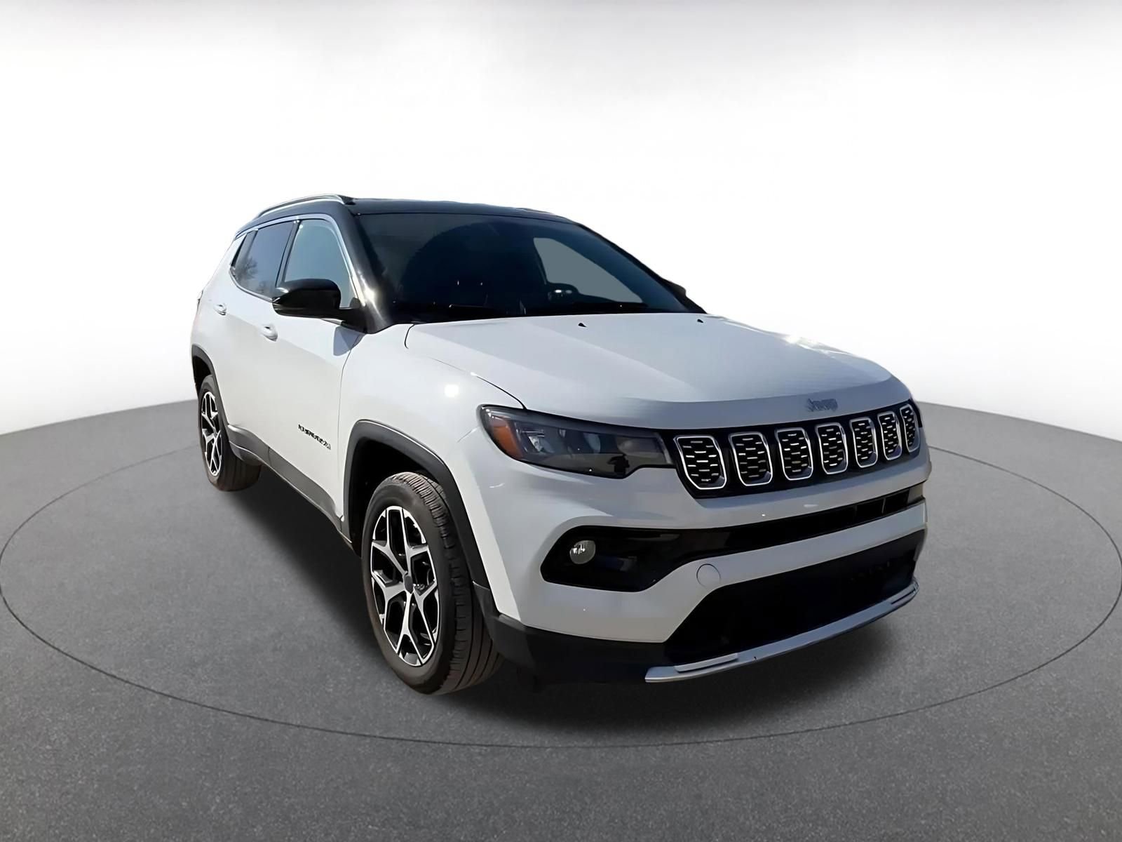 Used 2025 Jeep Compass Limited AWD/4WD image 3