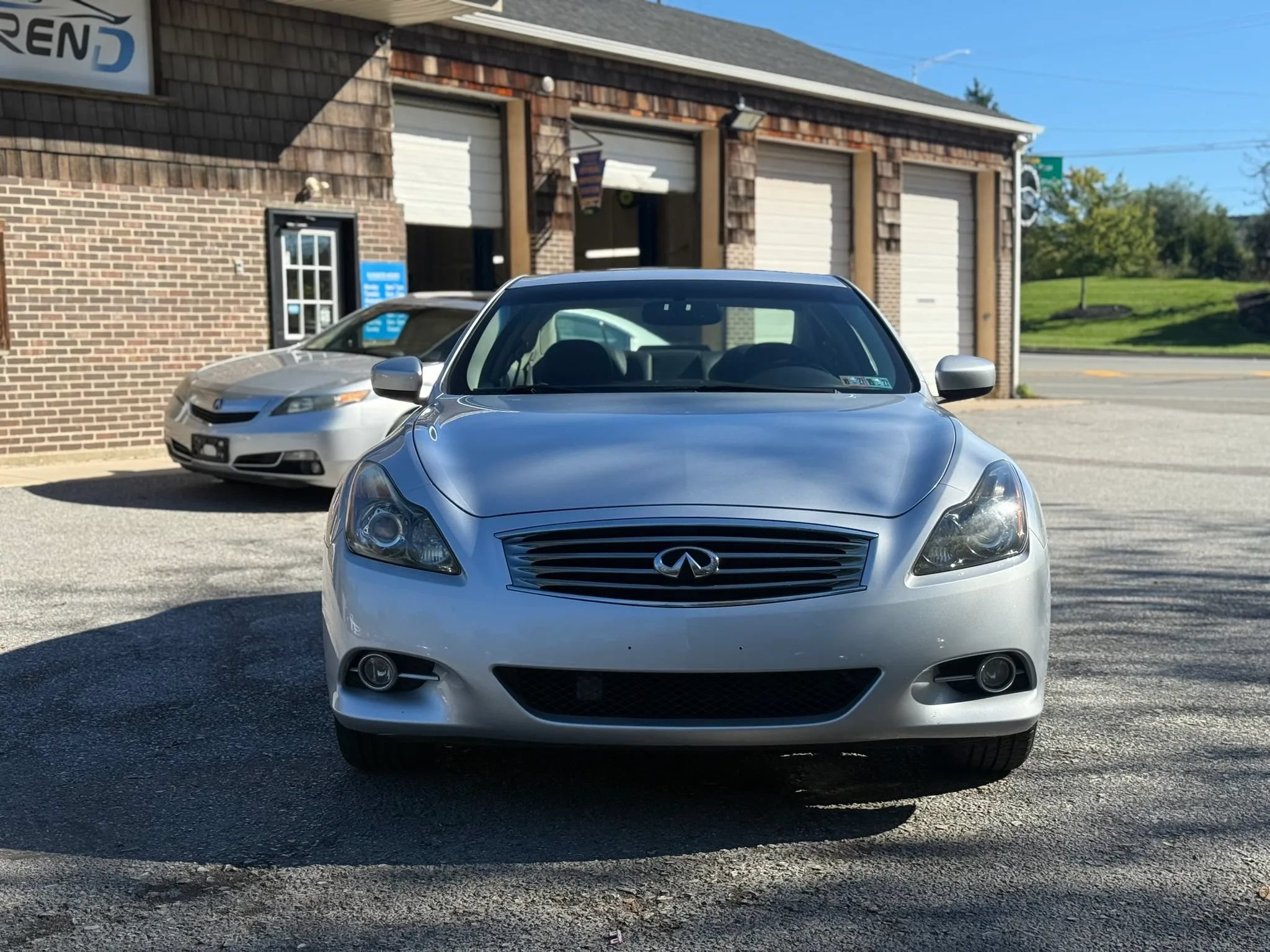 Used 2011 INFINITI G37 x Coupe w/ Premium Pkg AWD/4WD image 2