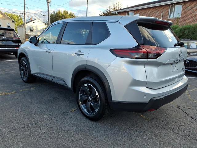 Used 2024 Nissan Rogue SV image 5