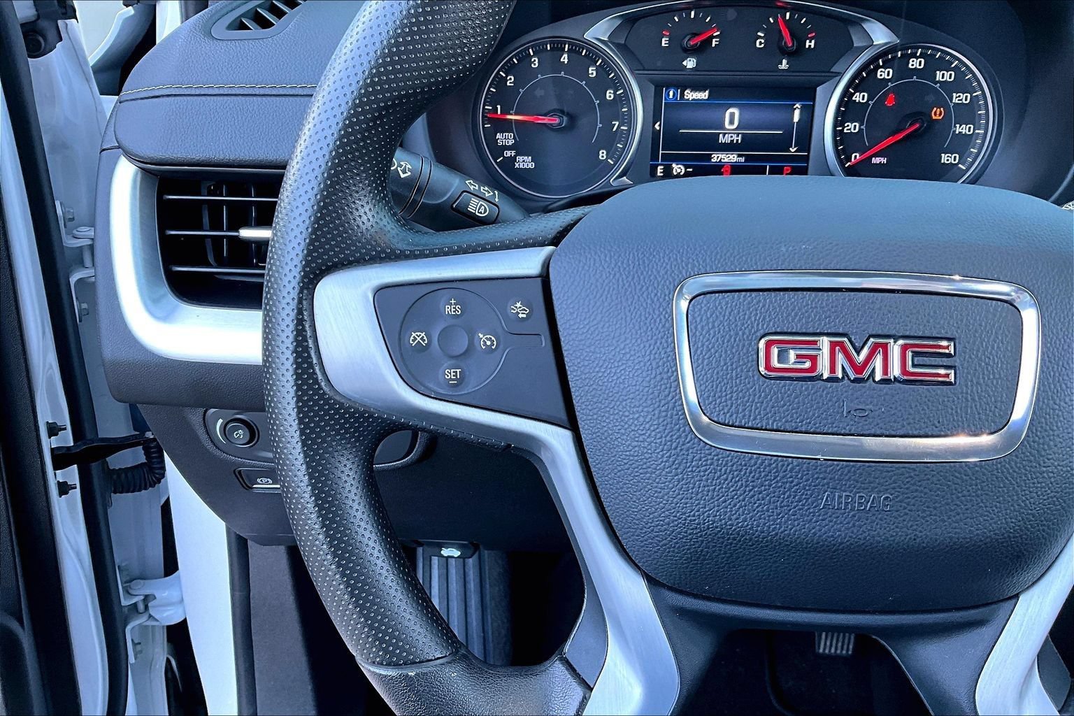 Used 2024 GMC Terrain SLE w/ Elevation Edition FWD image 19