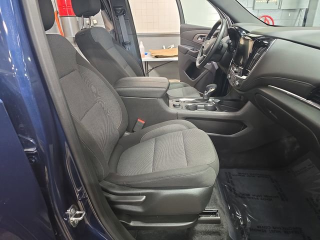 Used 2023 Chevrolet Traverse LT w/ Rear Camera Mirror Package image 14
