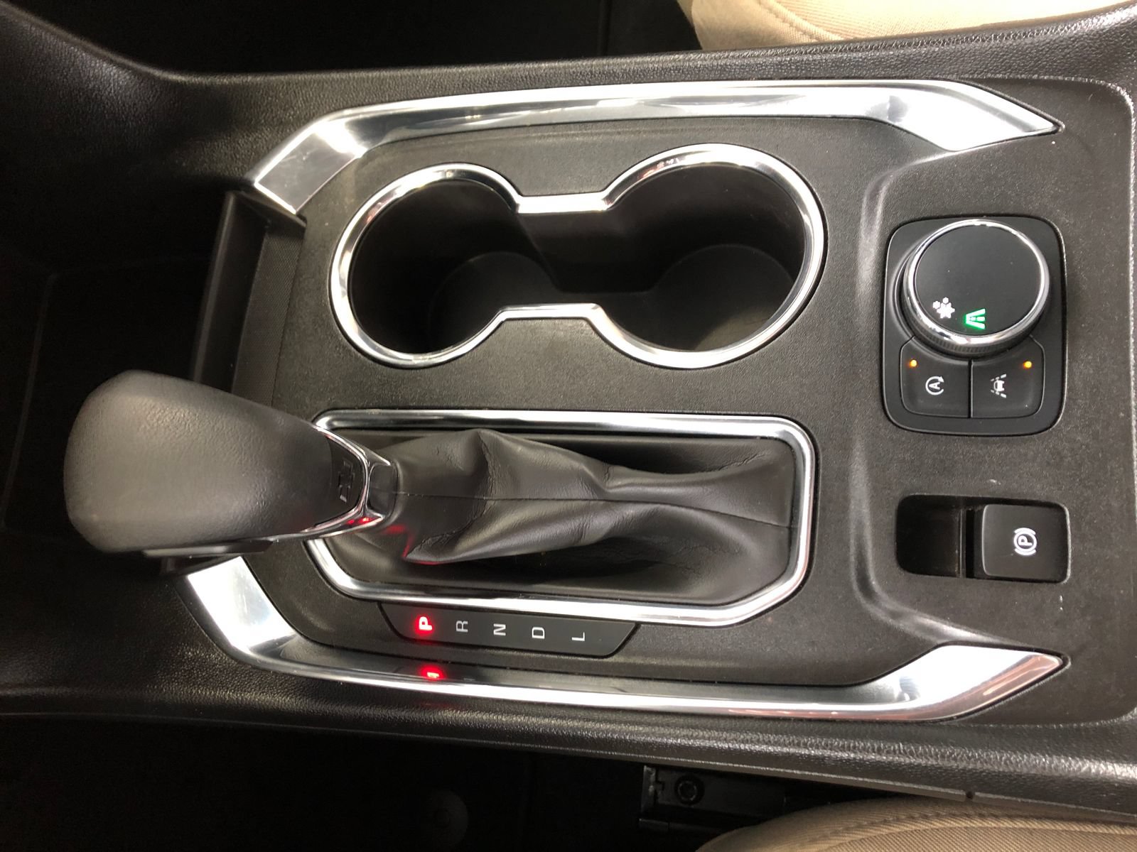 Used 2023 Chevrolet Traverse LS w/ Safety Package FWD image 25