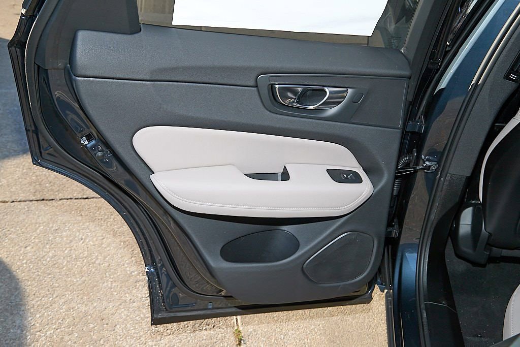 New 2026 Volvo XC60 B5 Plus w/ Climate Package image 17