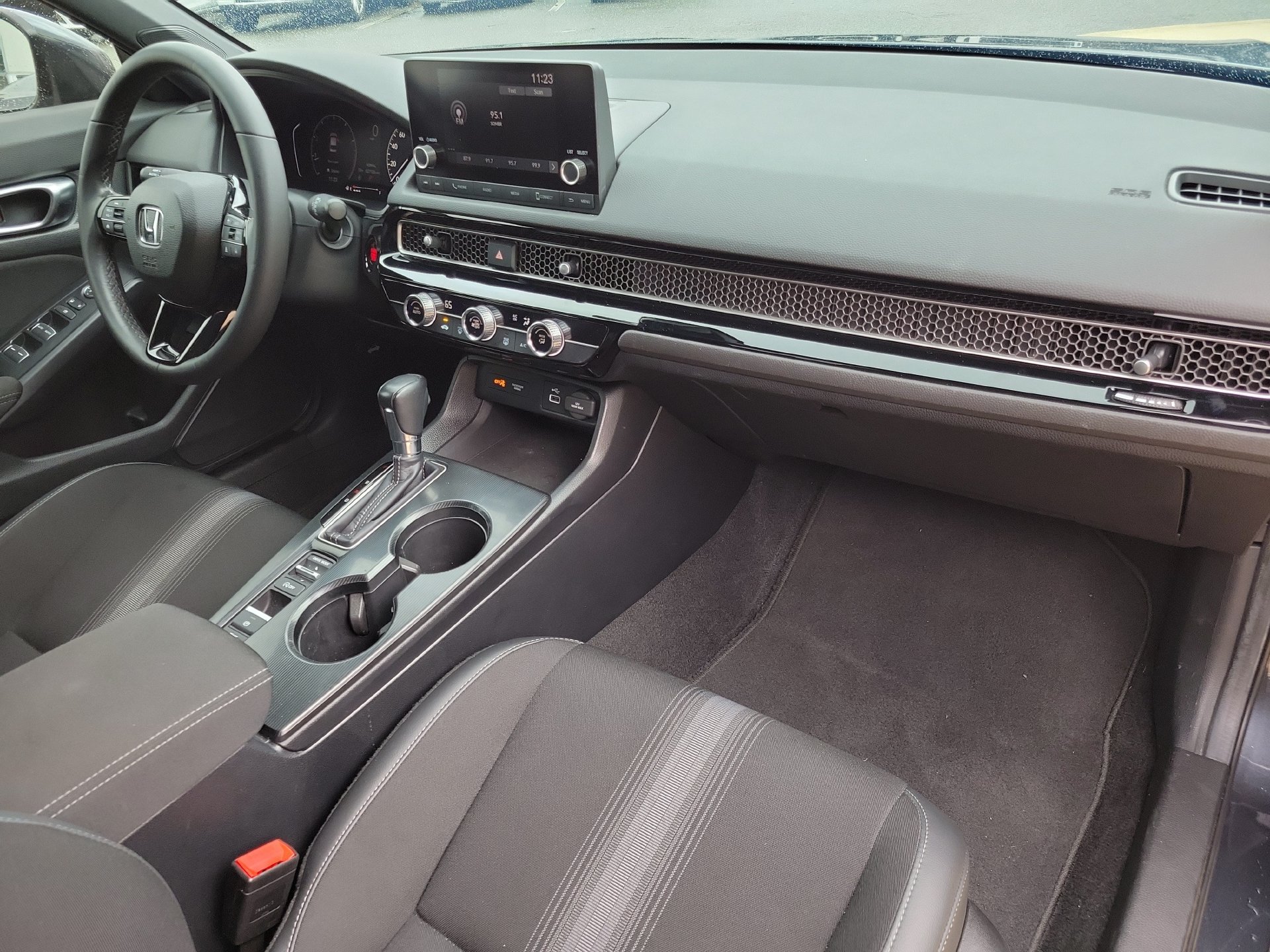 Used 2024 Honda Civic Sport image 3