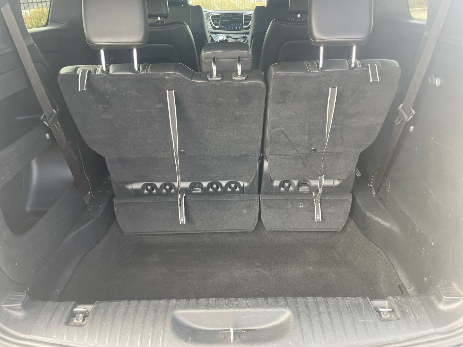 Used 2025 Chrysler Pacifica Select image 36