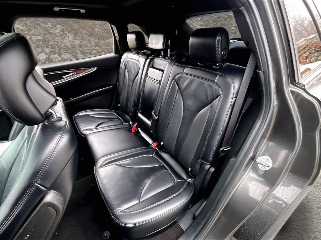 Used 2019 Lincoln Nautilus Select image 24