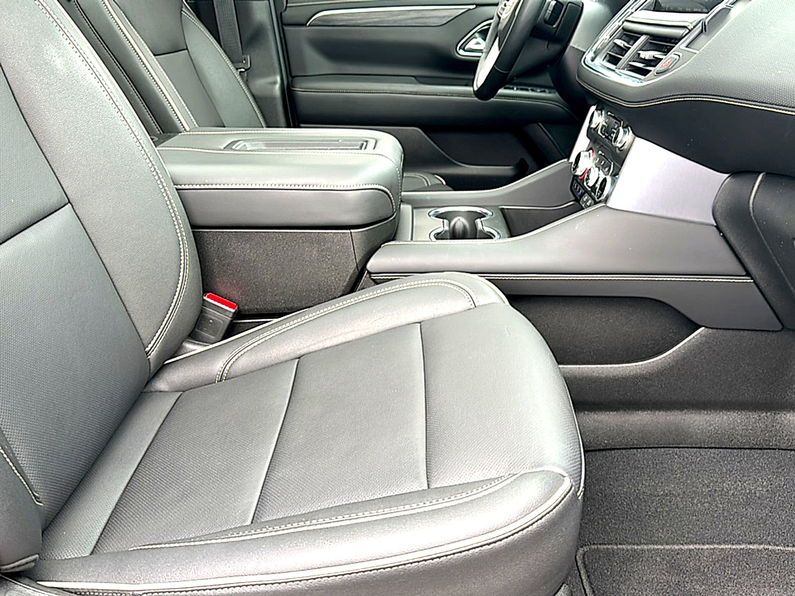 Used 2023 GMC Yukon XL SLT w/ SLT Premium Package AWD/4WD image 25