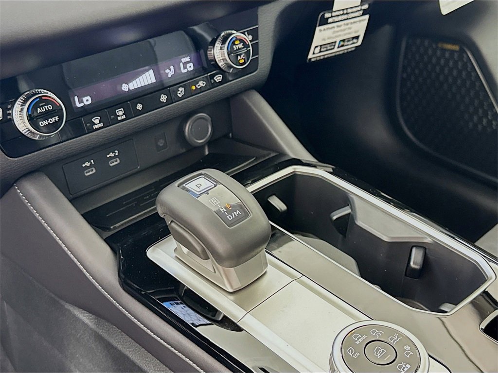 New 2025 Mitsubishi Outlander SE image 17