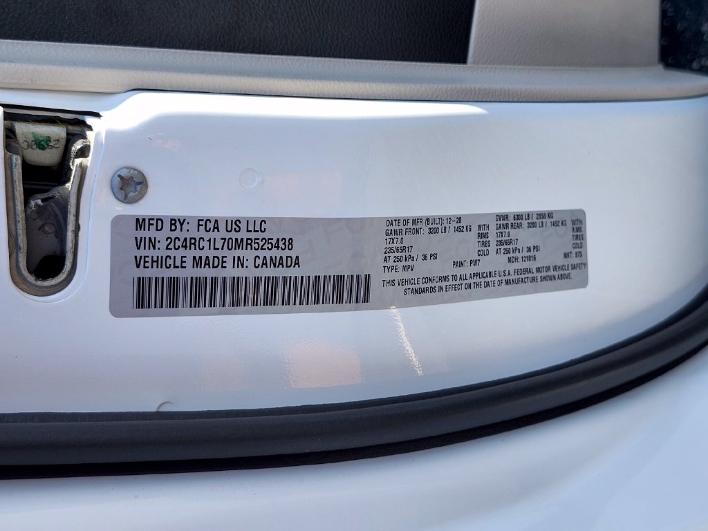 Used 2021 Chrysler Pacifica Touring-L w/ Uconnect Theater Family Group FWD image 36