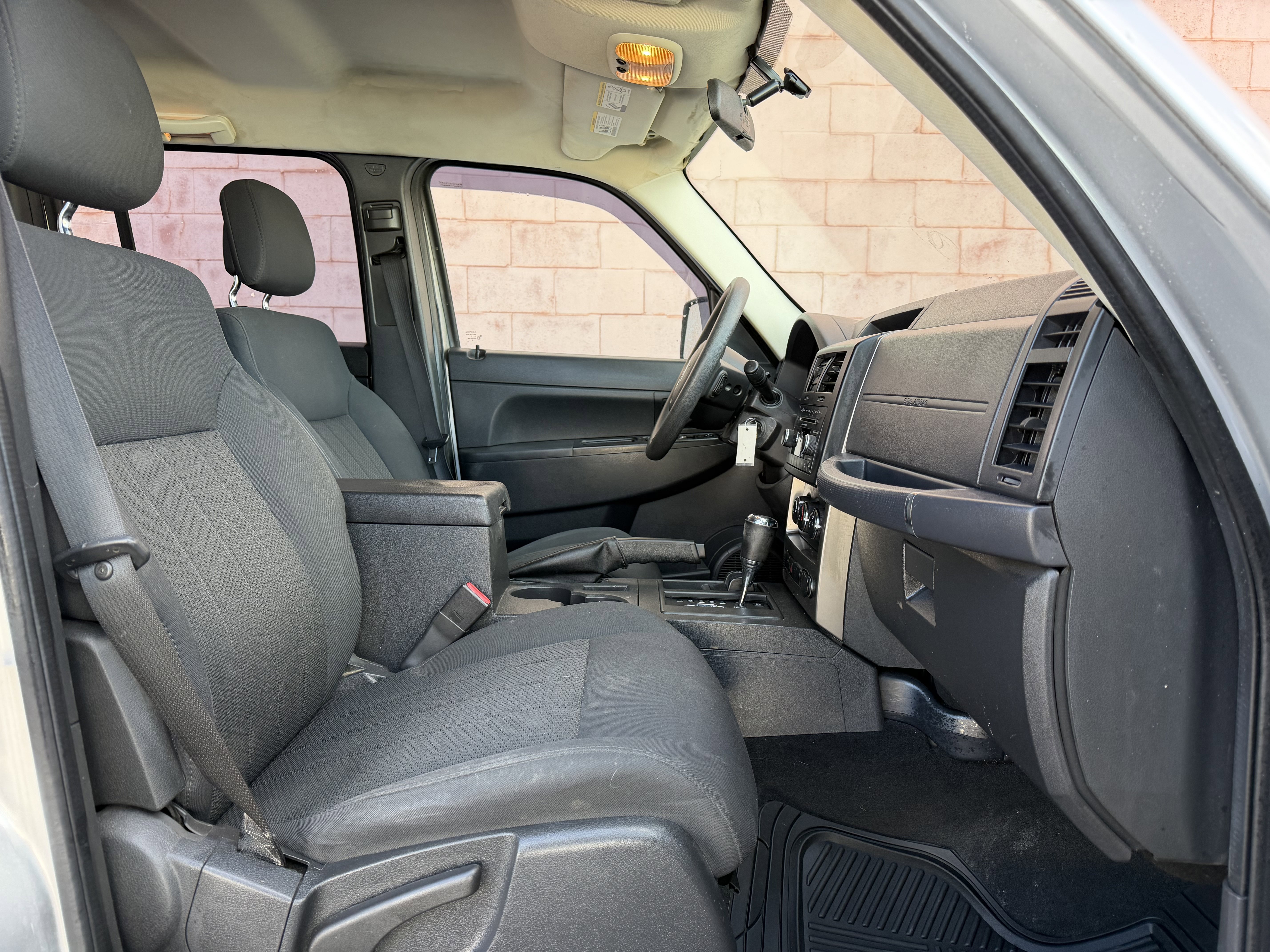 Used 2012 Jeep Liberty Sport image 7